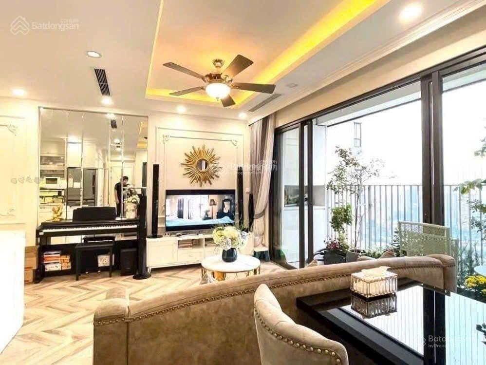 Chính chủ bán căn hộ 129m2 tòa A, 3 phòng ngủ The Golden Palm 21 Lê Văn Lương. Giá 13 tỷ