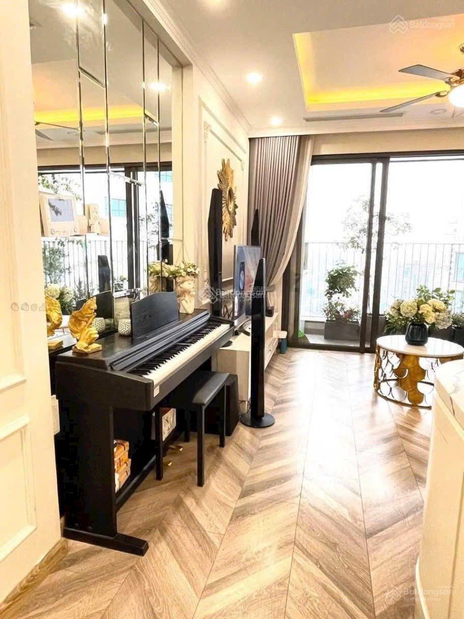 Chính chủ bán căn hộ 129m2 tòa A, 3 phòng ngủ The Golden Palm 21 Lê Văn Lương. Giá 13 tỷ