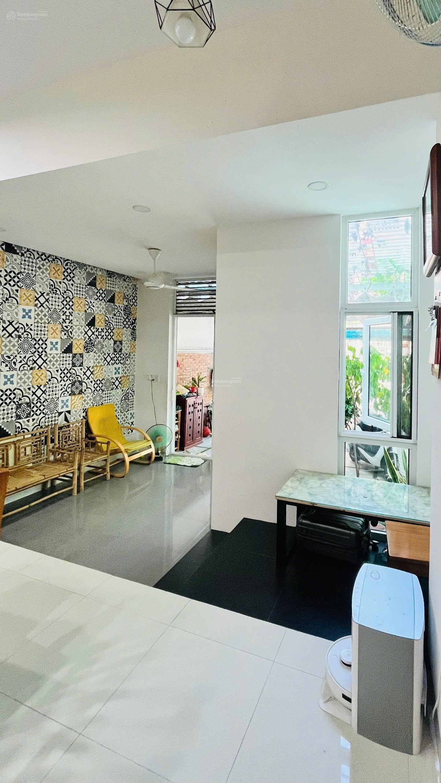 Cho thuê nhà 2 tầng, nguyên căn Gần đường Phan Phù Tiên. phường bắc nha trang ( Vĩnh Hải )