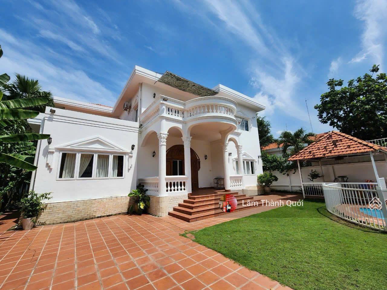 Bán villa đường Quốc Hương, 20x55m, 1053m2, 1 lầu, có hồ bơi rộng, 190 tỷ