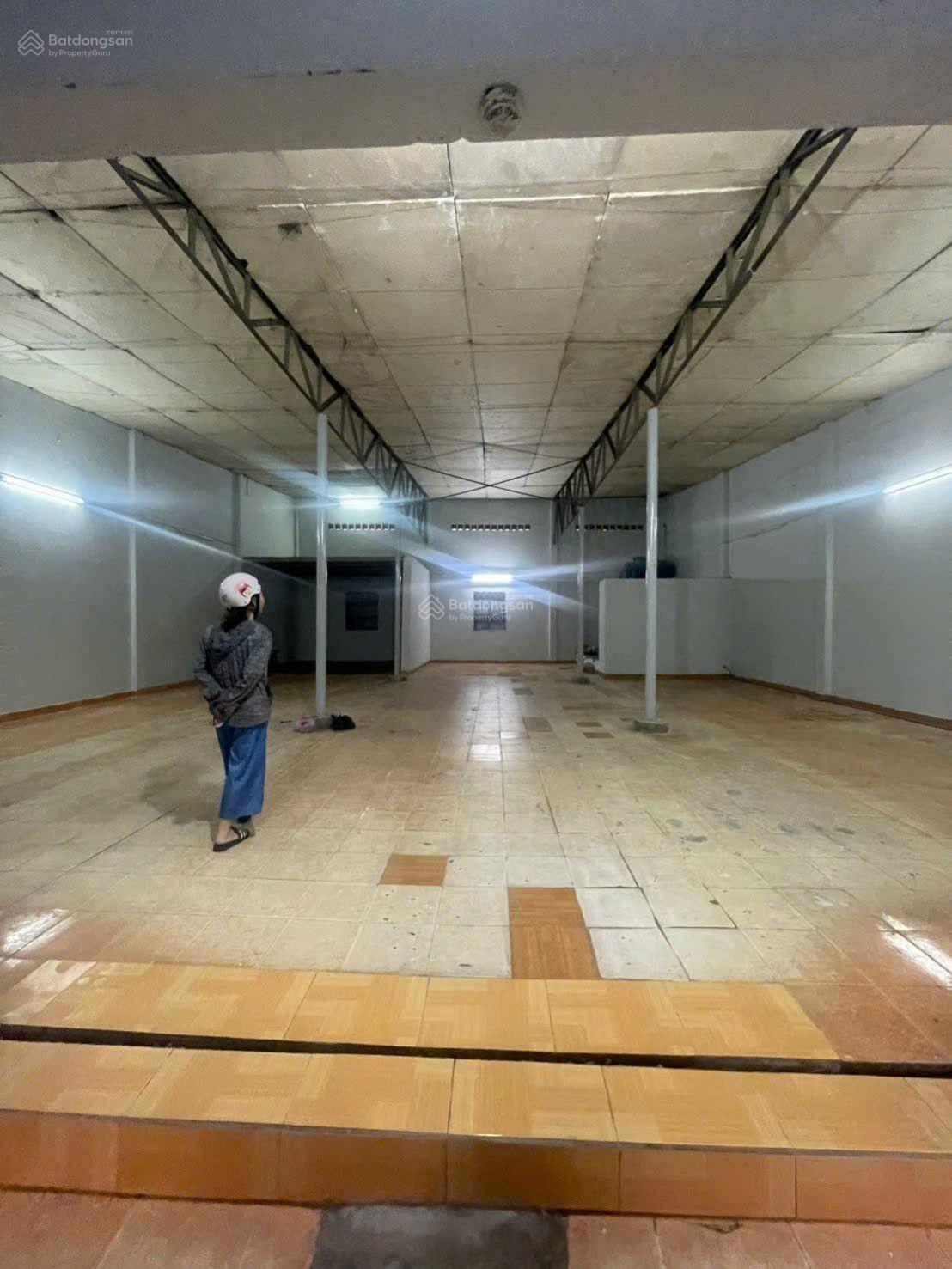 Cho thuê nhà Đ/C 80/39 Kênh Nước Đen - Bình Tân - 12x18m - gác - giá rẻ