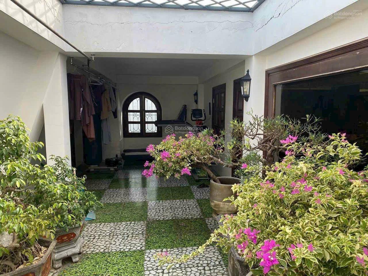 Biệt thự góc 2 mặt tiền đường 20m, vị trí siêu vip gần TTTM GigaMall. Nhà y hình, giá 43 tỷ