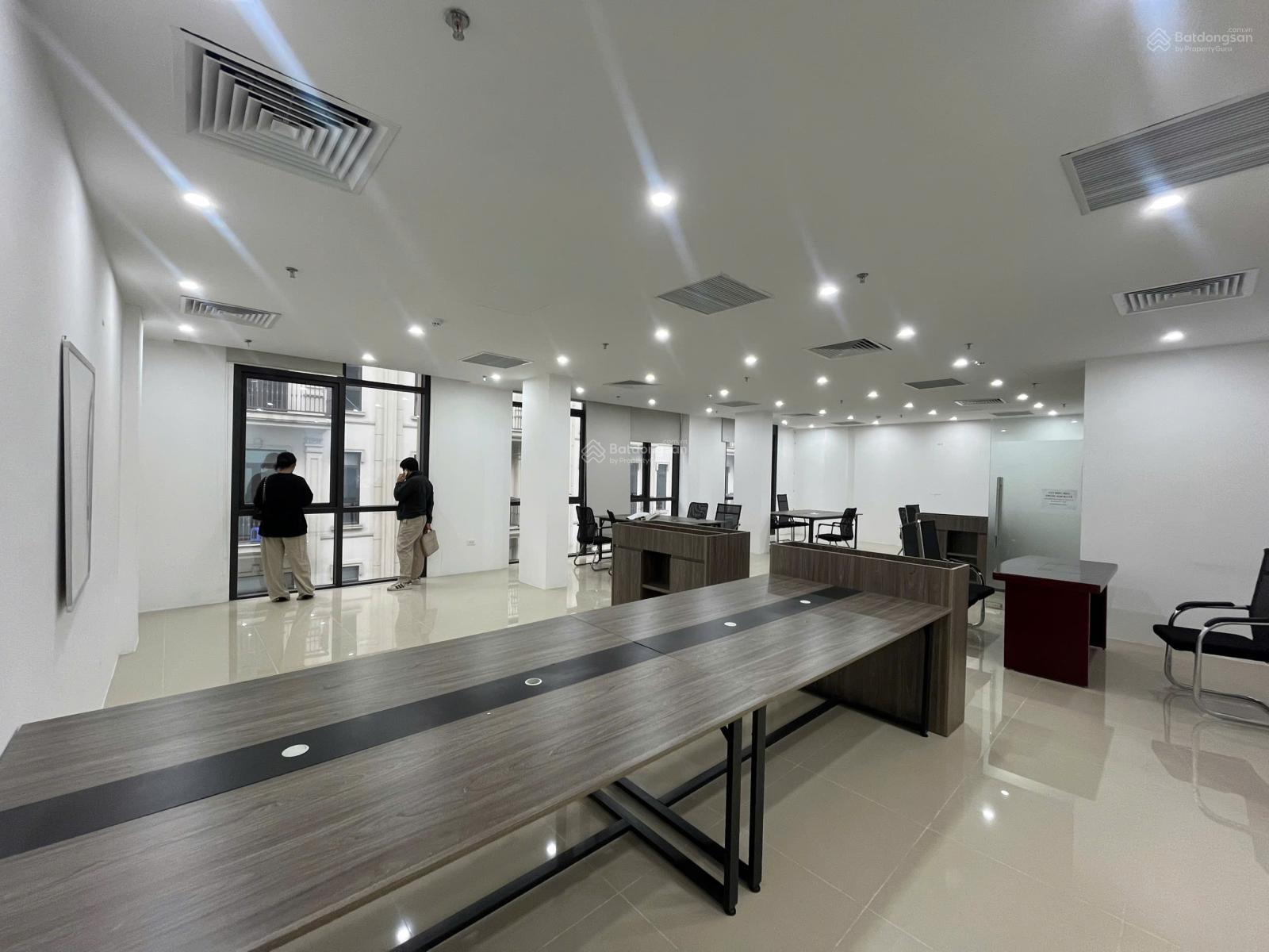 Cho thuê văn phòng 120 m2/tầng tại Vạn Phúc, thông sàn, thoáng đẹp như Ảnh giá chỉ 18 tr/tháng