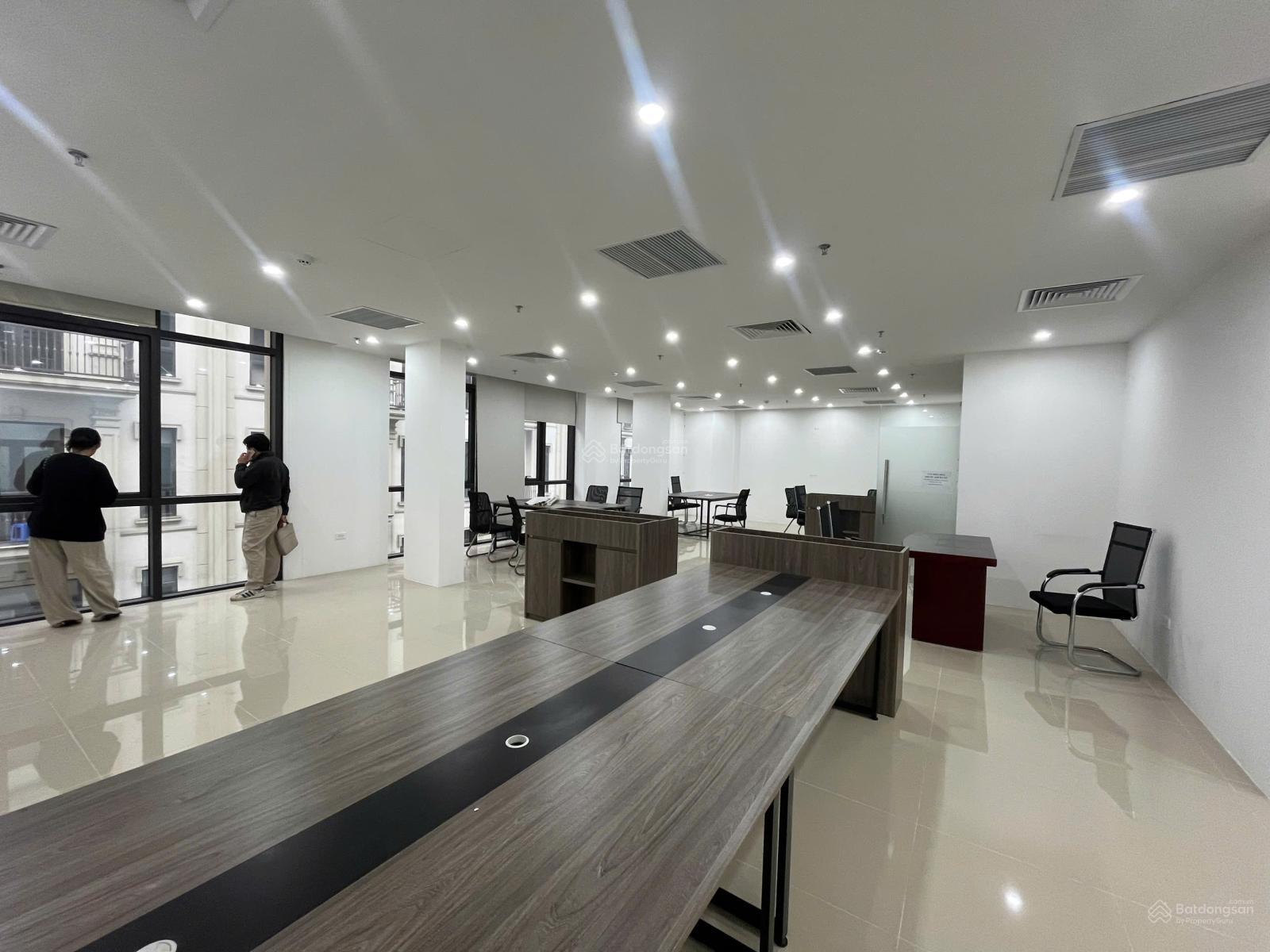 Cho thuê văn phòng 120 m2/tầng tại Vạn Phúc, thông sàn, thoáng đẹp như Ảnh giá chỉ 18 tr/tháng
