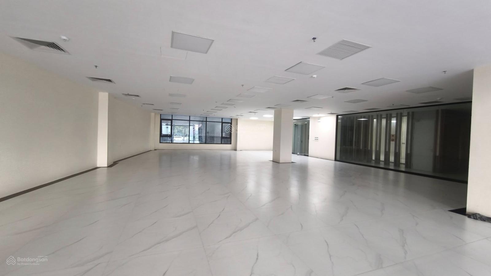 Cho thuê tòa văn phòng mặt phố Nguyễn Hữu Huân, Hoàn Kiếm DTSD 450m2 3 tầng, có hầm
