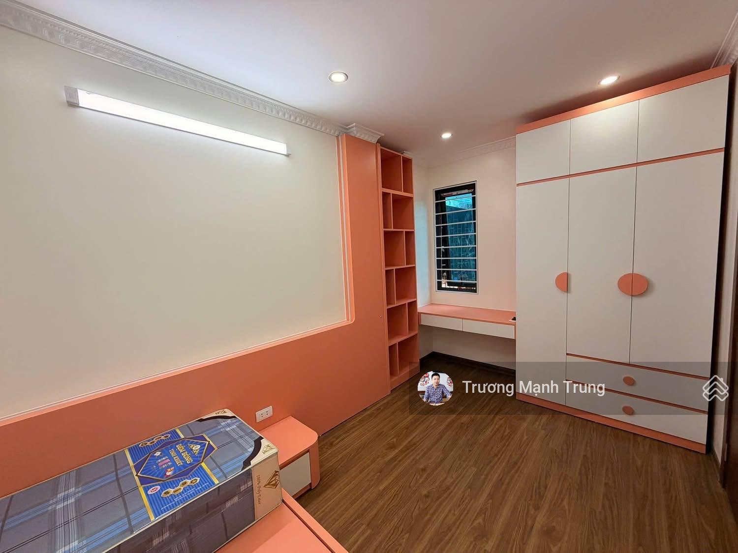 Ngọc Khánh, Chính chủ cần bán gấp 5 tầng thang máy 42m2. Ngõ nông gần ô tô cách phố 50m nhỉnh 9 tỷ