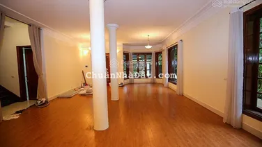 Cho thuê biệt thự 5PN, 4WC, 300m2 tại Phường Tây Hồ, Hà Nội, giá hợp lý
