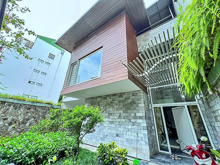 Cho thuê biệt thự 200m2, 100 triệu tại To Ngọc Vân, p Tây Hồ, Hà Nội - hàng hiếm