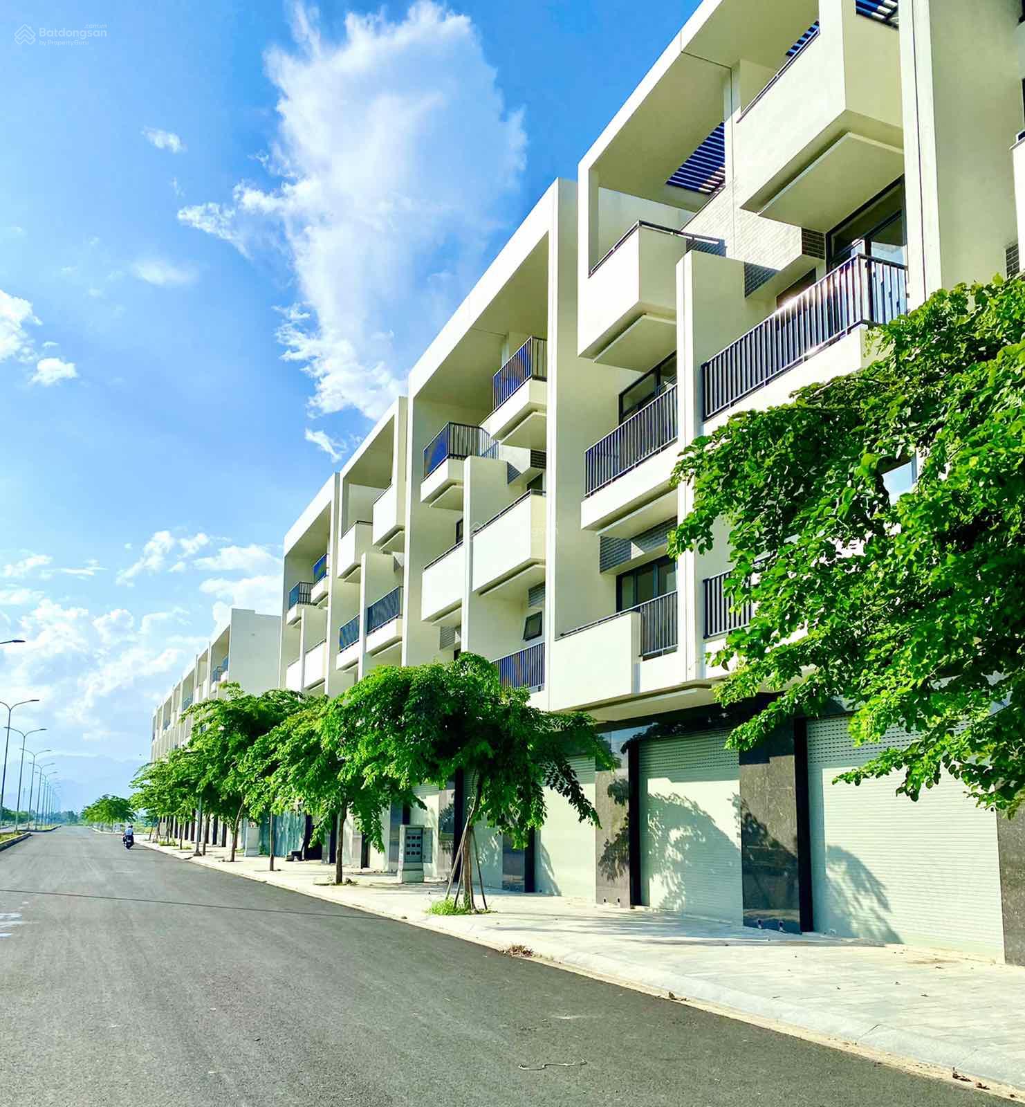 Bán nhà phố trung tâm Nha Trang chỉ 10,5tỷ - Sổ hồng, 4 tầng DTS 265m2