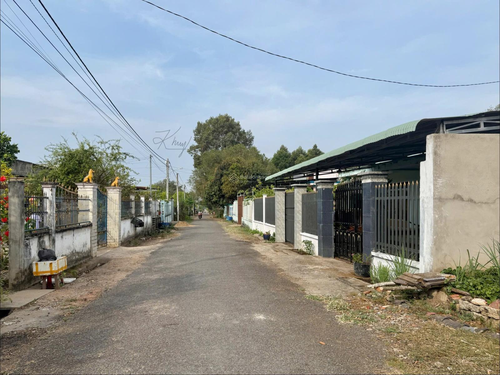 Đất gần quán 5 Linh Ấp Tân Hiệp - Xã Phước Thái, Diện tích 5x20m2. Giá bán 1tỷ450, Sổ thổ cư 100%.