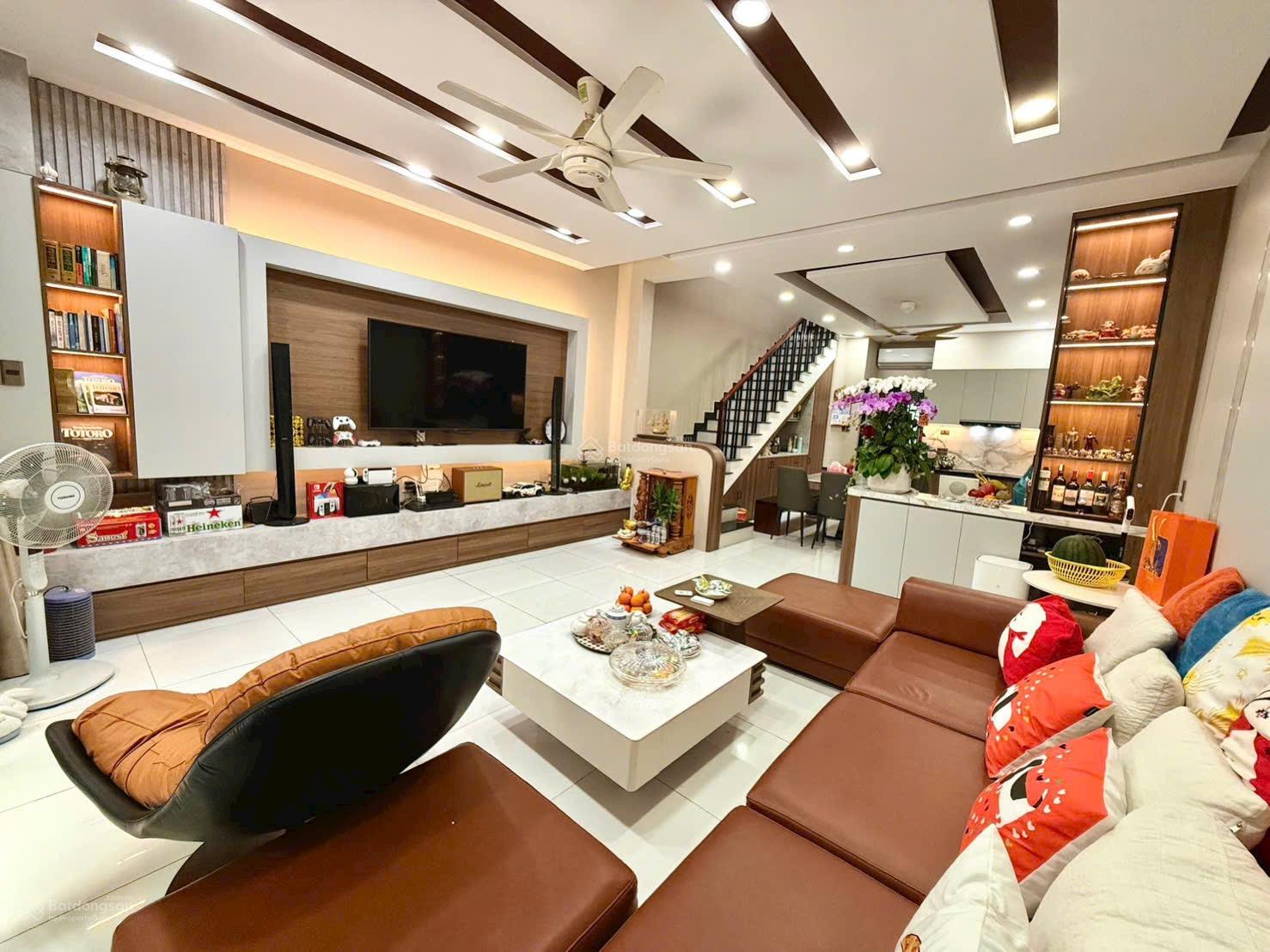 NHÀ 100M2 HƯỚNG ĐÔNG NAM CÓ SỔ HỒNG KĐT HÀ QUANG I CHỈ 11.8 TỶ/0931 800 ***