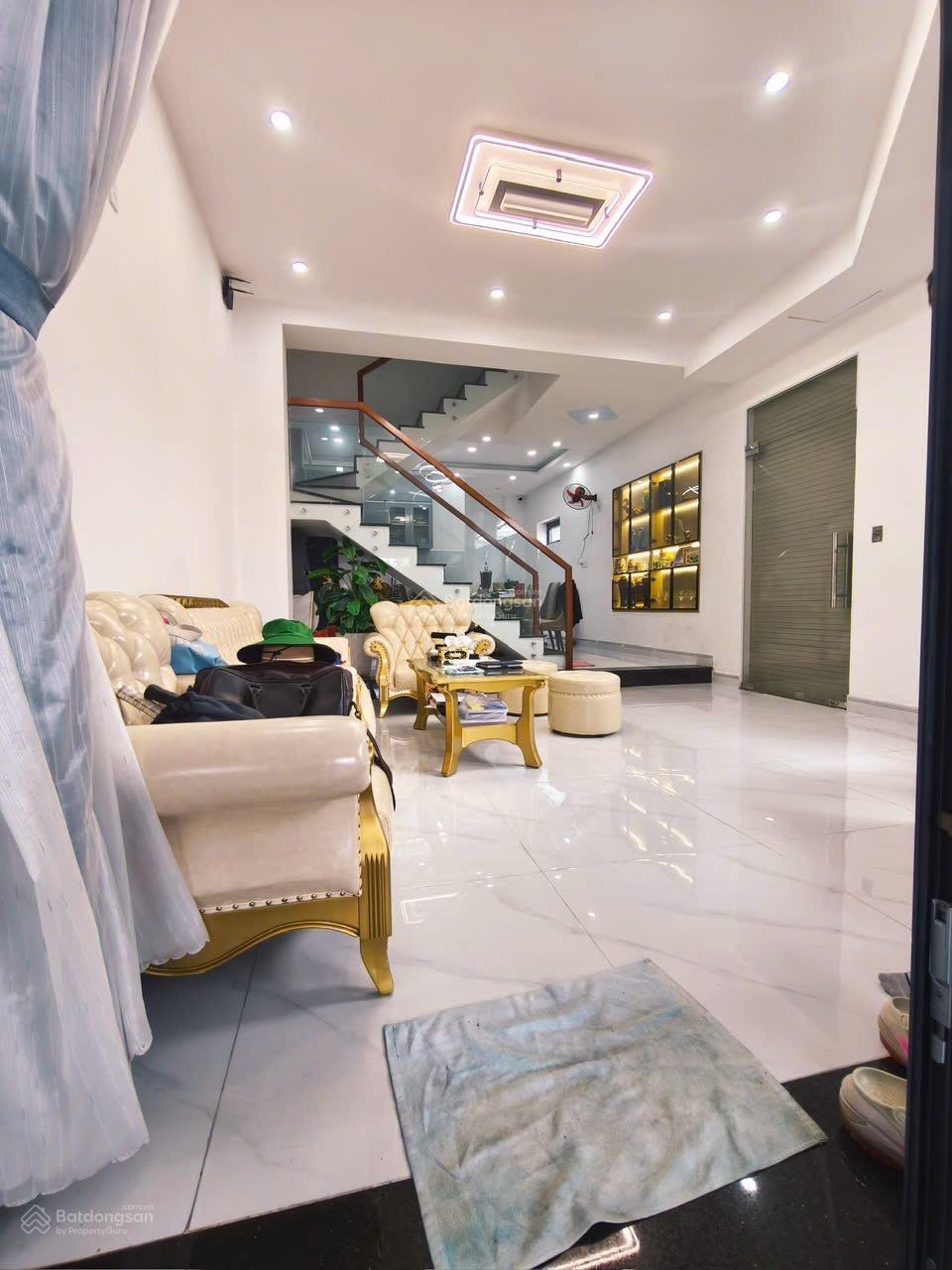 Bán nhà 1 trệt 2 lầu Tum. Sân đậu xe hơi đường xe tải thông gần khu Hồng Long, HBP thủ đức