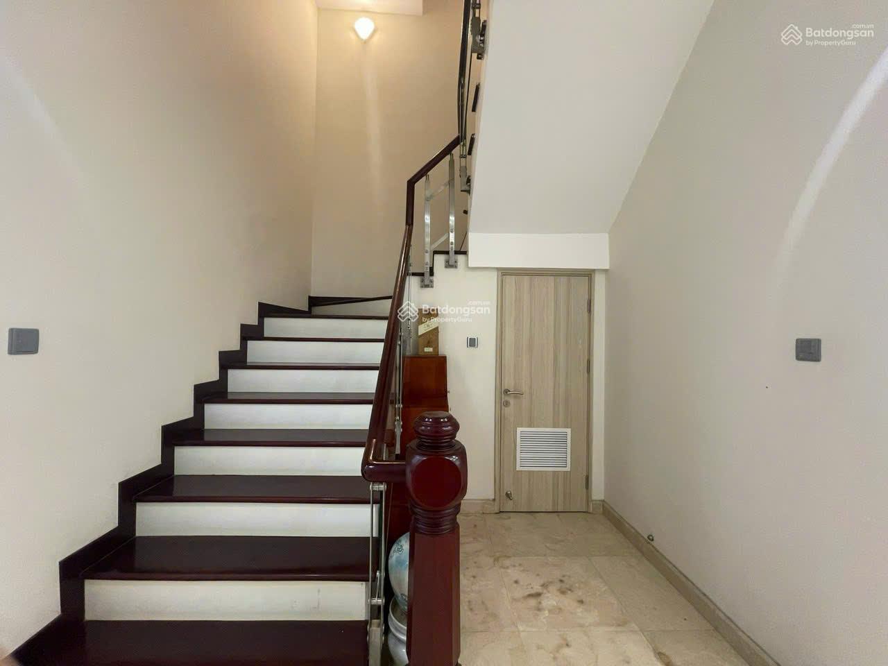 Bán biệt thự K2 Ciputra, nhà đã sửa đẹp, hướng Nam mát view công viên 65ha, DT 180m2. LH 0966 998 ***