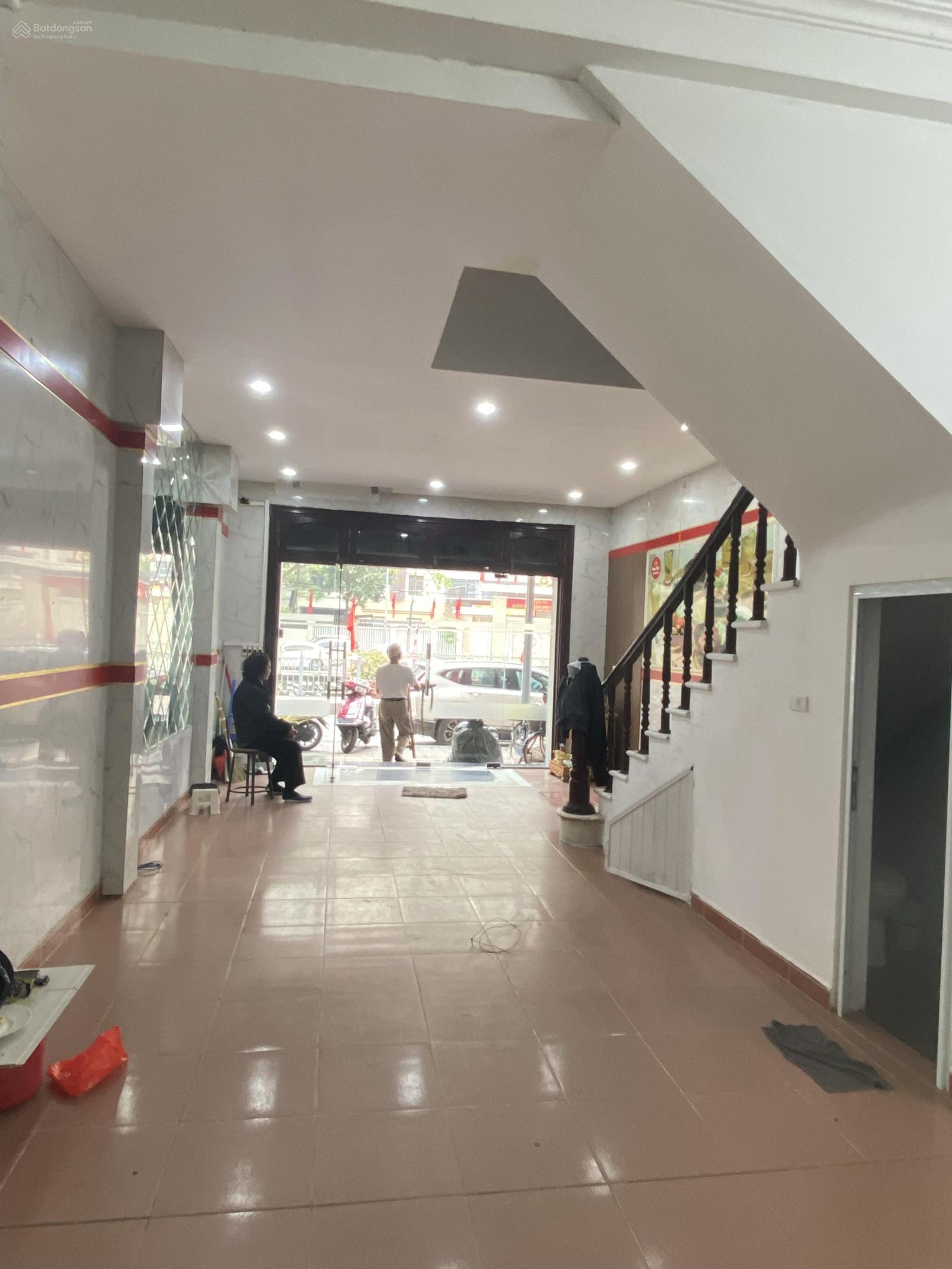 Cho thuê mặt phố Đỗ Quang, Cầu Giấy. DT 50m2, 5 tầng. Vị trí kinh doanh. Giá 35 triệu(th)