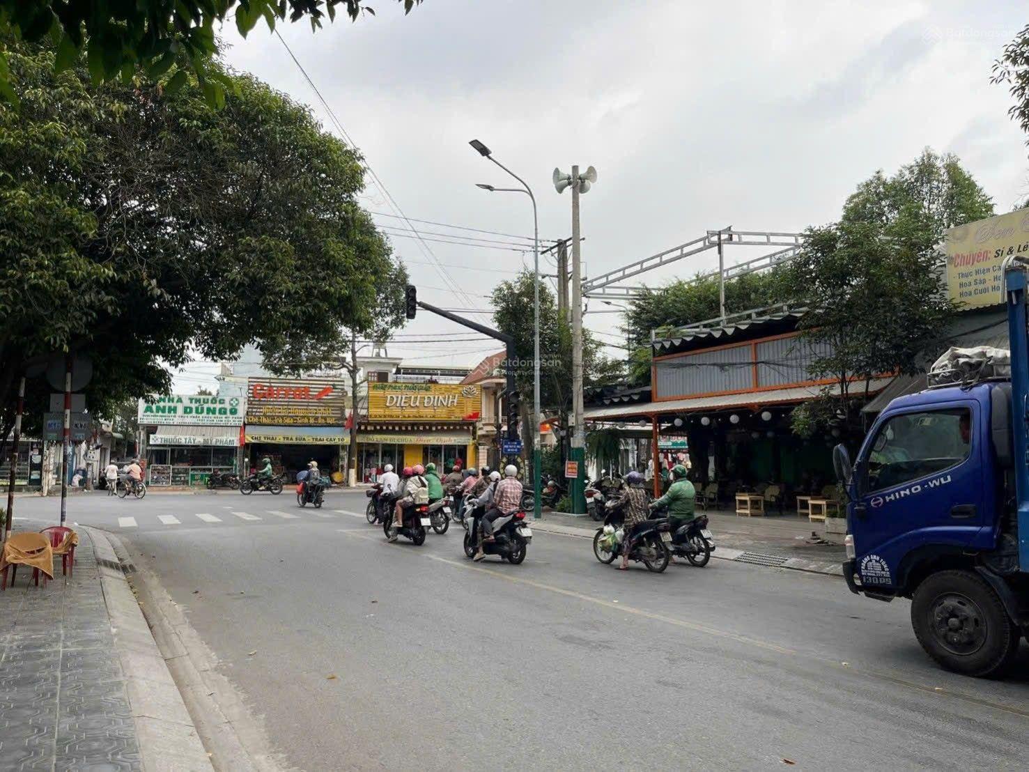 Bán mặt tiền đường Hai Bà Trưng Phường Dĩ An ngang 18,5m quá đẹp DT 909m2 giá bán 36tỷ5 TL