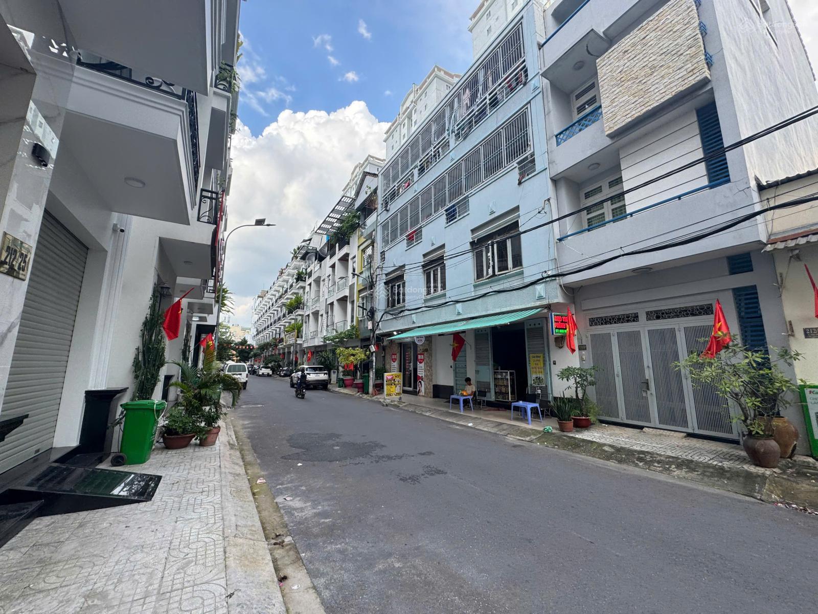 chủ gửi bán nhà ngang 8mx18m vuông vức tiện xây mới không lỗi, cơ hội hiếm có để sở hữu