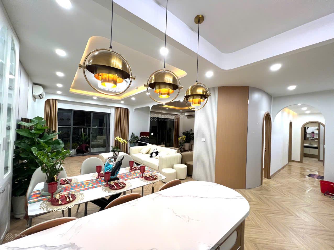 Chính chủ em bán căn hộ 4PN tòa HPC Landmark 105 giá 8,45 tỷ. LH 0914 664 ***