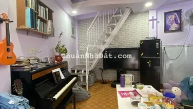 NX/nhỉnh 3tyxx - diện tích 26m2 nhà lô góc thoáng mát sát bên chợ cầu đỏ - LH 07086480** Ms Vân