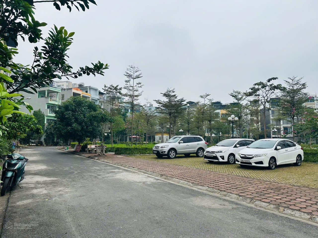 LÔ GÓC CỰC ĐẸP,TĐC GIANG BIÊN - VIỆT HƯNG - LB.
DT 90M2, MT ĐÁ BÓNG, GIÁ HẤP DẪN KÍNH MỜI QUÍ KHÁCH