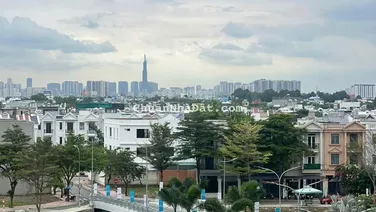 cần bán gấp nhà mặt tiền view sông cạnh cổng chính chung cư tiện kinh doanh