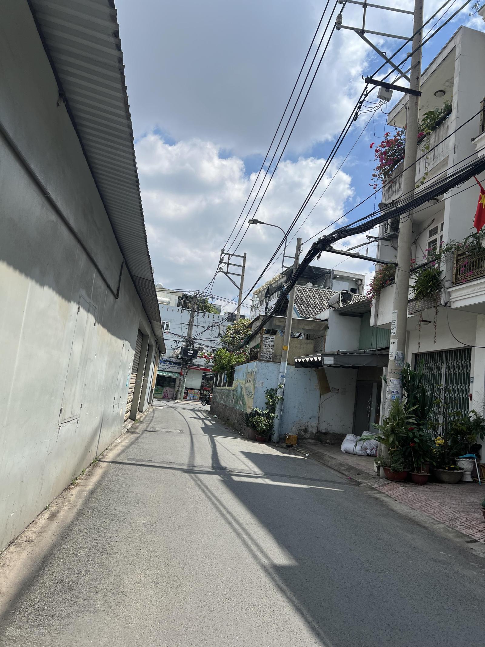 Bán đất tặng nhà 3 tấm kiên cố, Hẻm 10m đường Nguyễn Hữu Tiến diện tích 4x18m 3 tấm