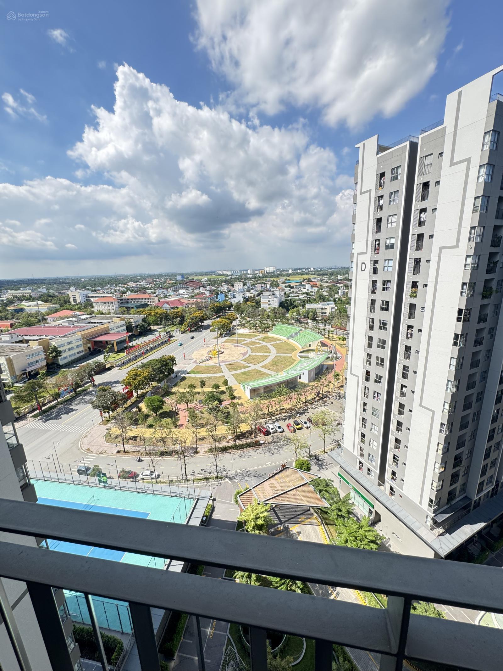 Bán căn 69m2 giá 3,3 tỷ có giường tủ, sổ sẵn, nhà như hình, xem nhà Lh 0908 099 ***