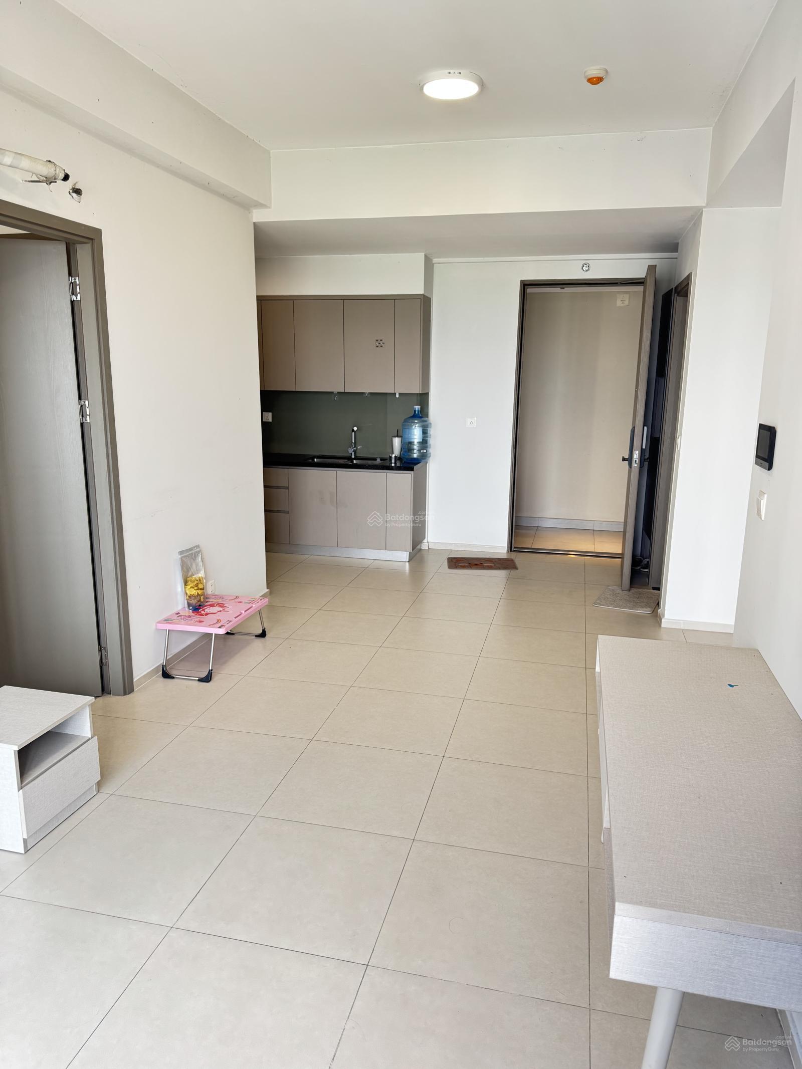 Bán căn 69m2 giá 3,3 tỷ có giường tủ, sổ sẵn, nhà như hình, xem nhà Lh 0908 099 ***