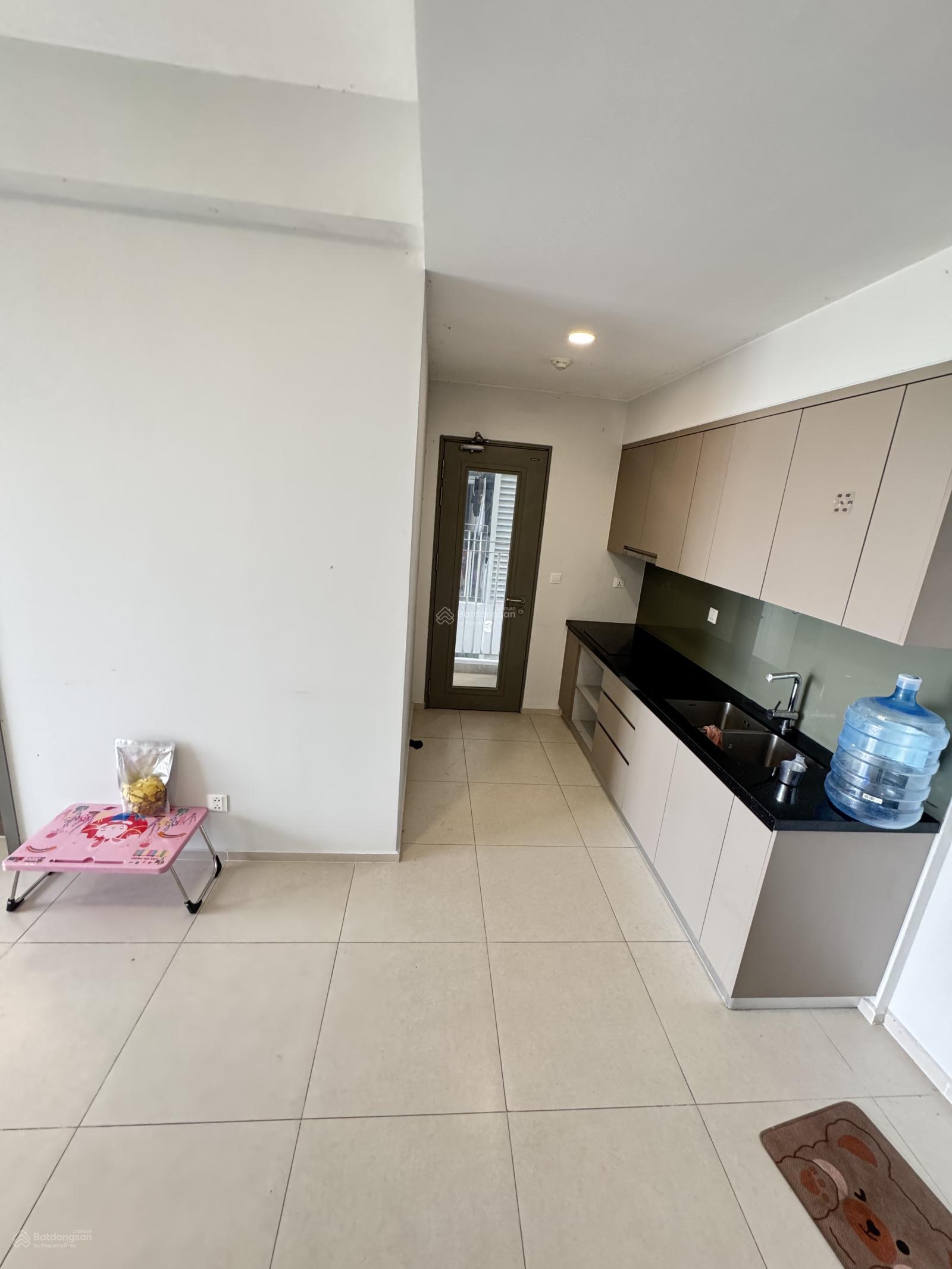 Bán căn 69m2 giá 3,3 tỷ có giường tủ, sổ sẵn, nhà như hình, xem nhà Lh 0908 099 ***