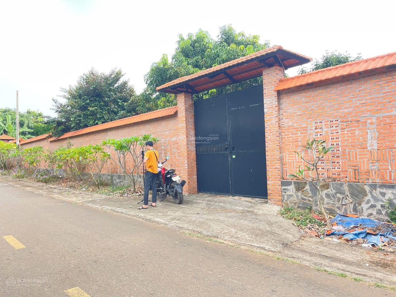 Còn mốt lô giá tốt nhất, thuộc xã Long Tân Đất Đỏ cũ, DT 195m2 8x25 m thổ cư 80m2