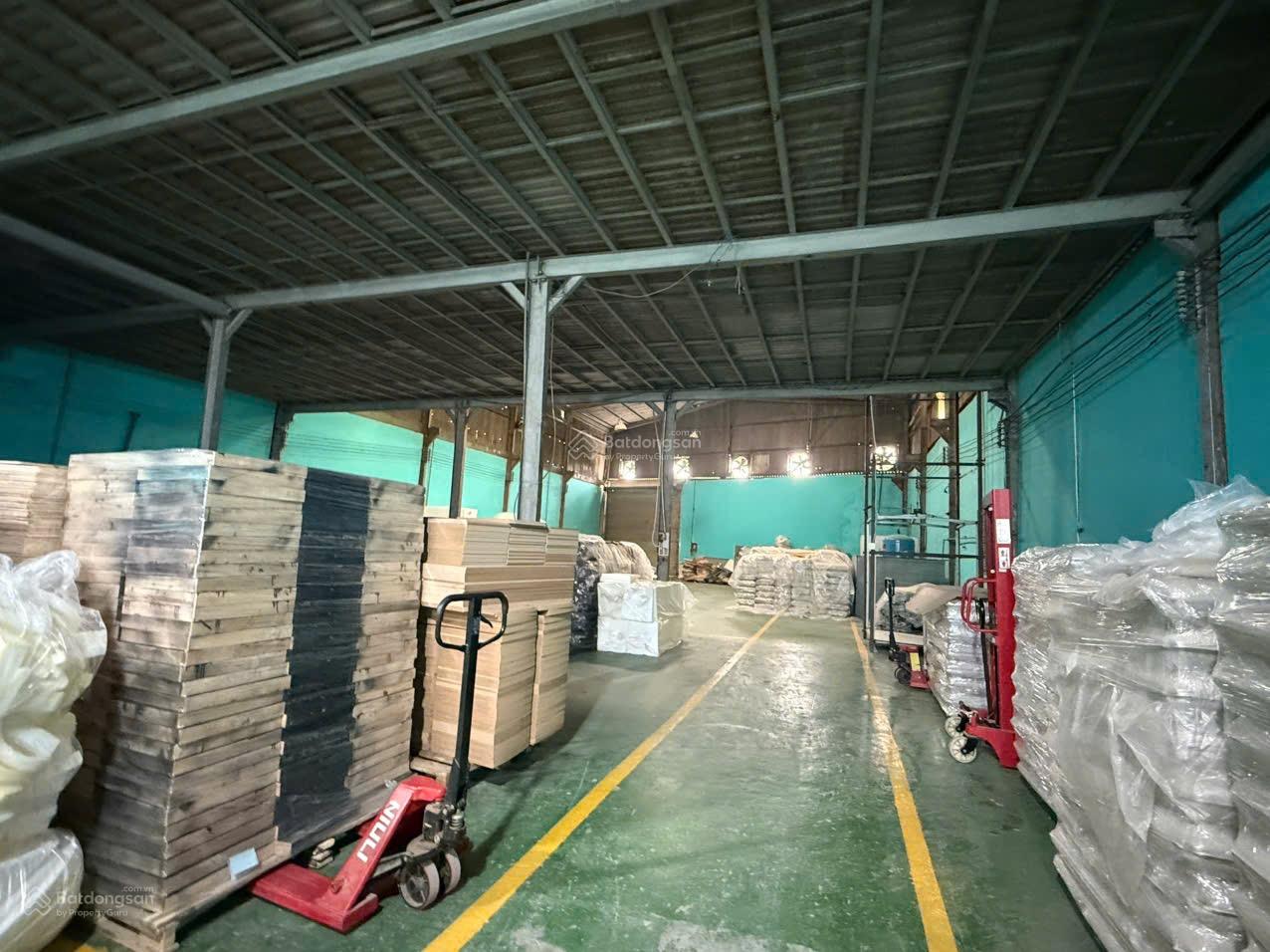 Chính chủ cần bán gấp nhà kho ở phường Tân Vĩnh Hiệp -Tân Uyên ( giáp kcn Sóng Thần 3 tp Mới ) Chính chủ cần bán gấp nhà kho ở phường Tân Vĩnh Hiệp -Tân Uyên ( giáp kcn Sóng Thần 3 tp Mới )