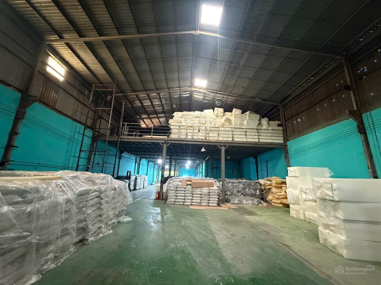 Chính chủ cần bán gấp nhà kho ở phường Tân Vĩnh Hiệp -Tân Uyên ( giáp kcn Sóng Thần 3 tp Mới ) Chính chủ cần bán gấp nhà kho ở phường Tân Vĩnh Hiệp -Tân Uyên ( giáp kcn Sóng Thần 3 tp Mới )