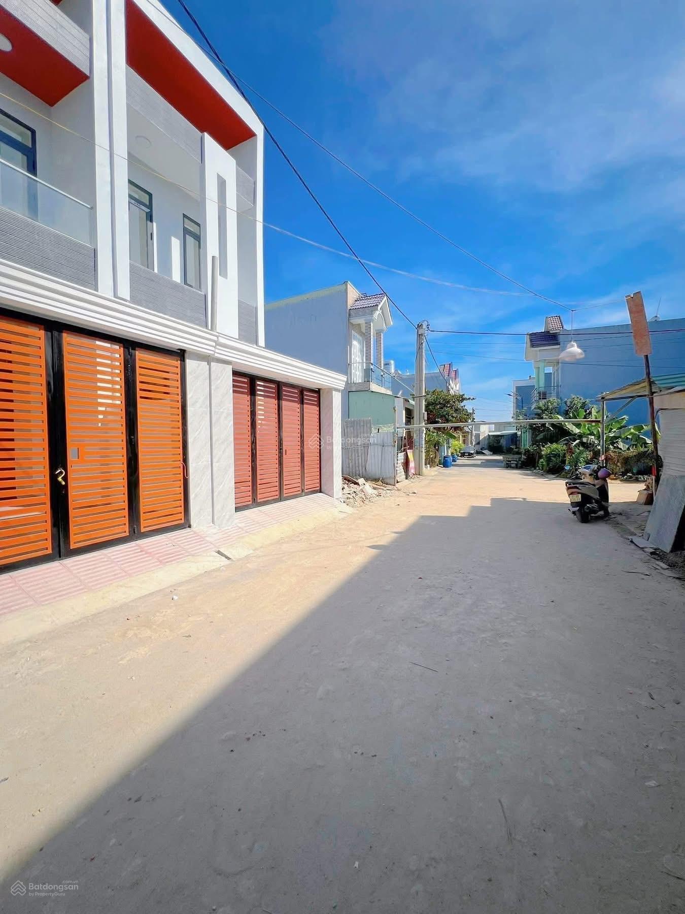 CHỦ GỬI BÁN NHÀ 1 TRỆT 1 LẦU PHƯỜNG BIÊN HOÀ. DT: 4x21=82m2. GIÁ:3 TỶ 1 BỚT LỘC Đường trước nhà 6m