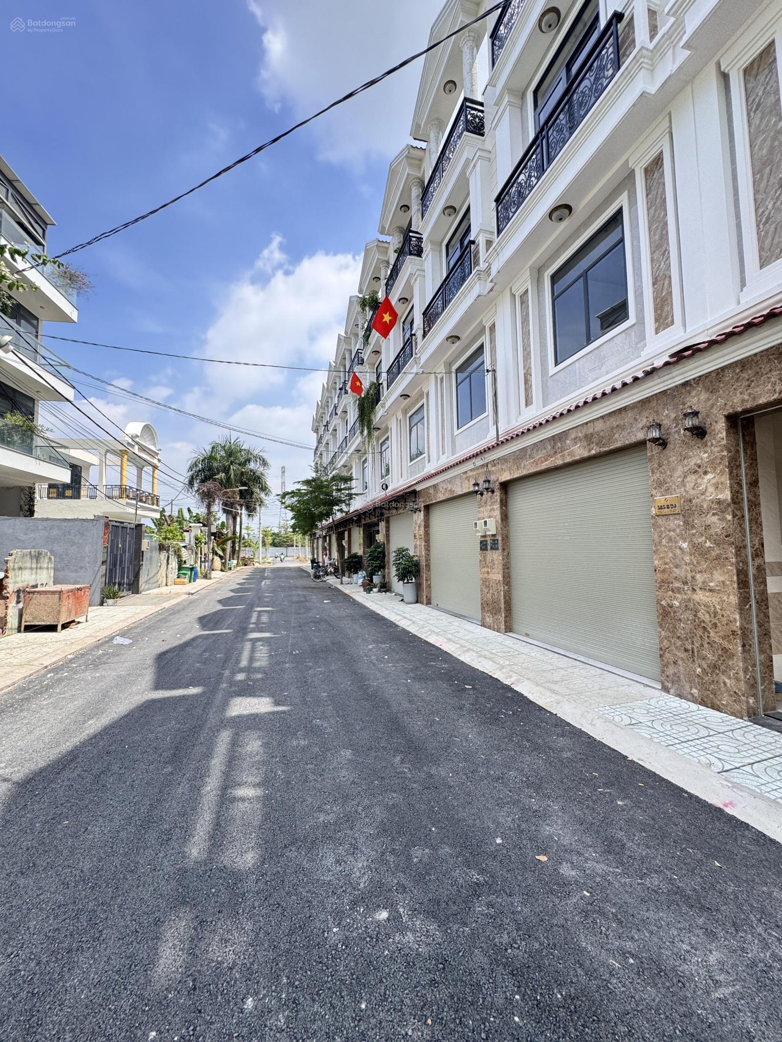 Nhà xây mới 1 trệt 1 lửng 2 lầu đường 9m có vỉa hè gần Vạn Phúc City, Quốc Lộ 13 Sổ hoàn công