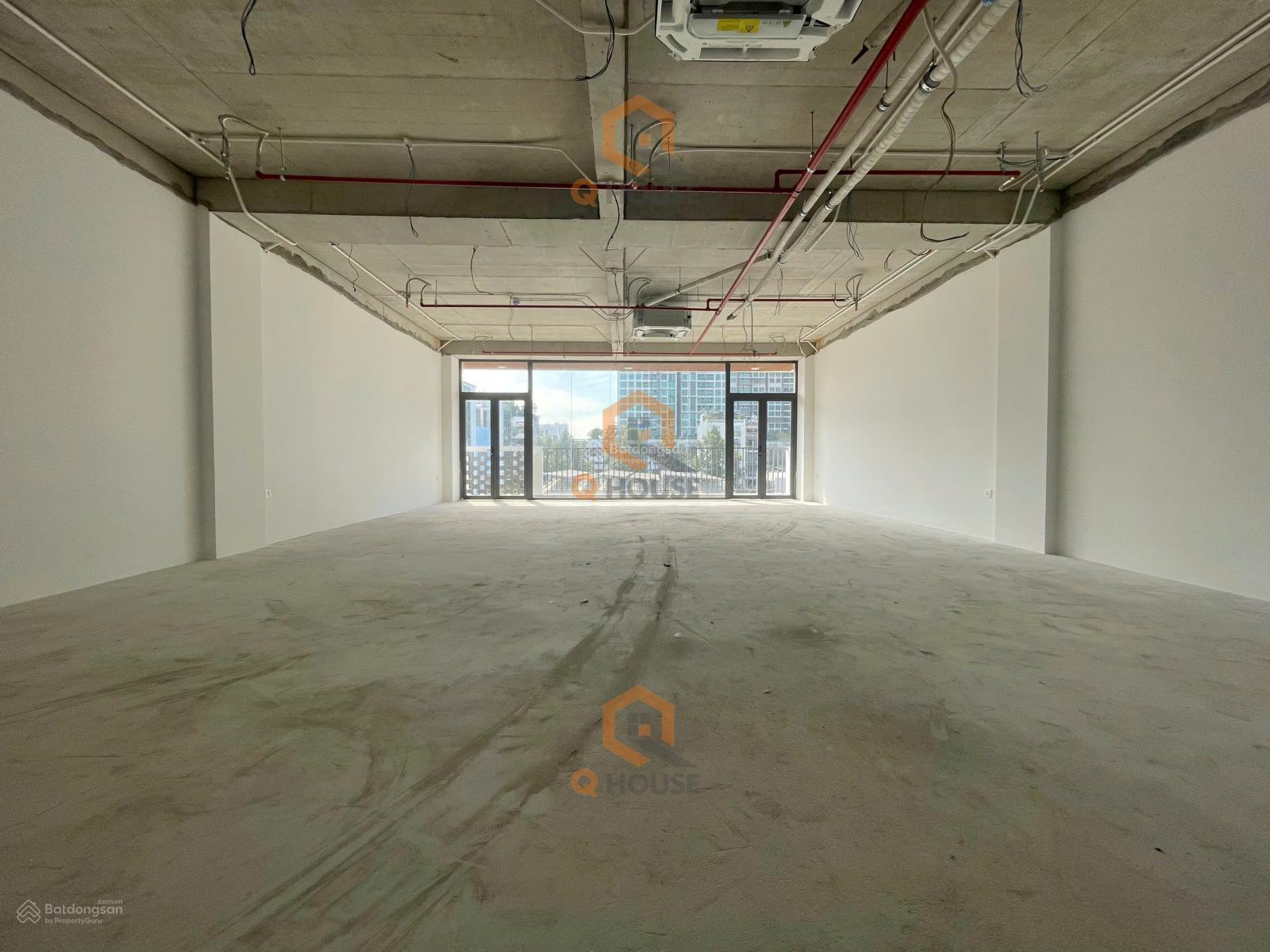 Tòa nhà "mới - đẹp - rẻ" ngay Nguyễn Hoàng 7m*20m hầm 5 tầng suốt thang máy, chỉ 100 triệu/tháng