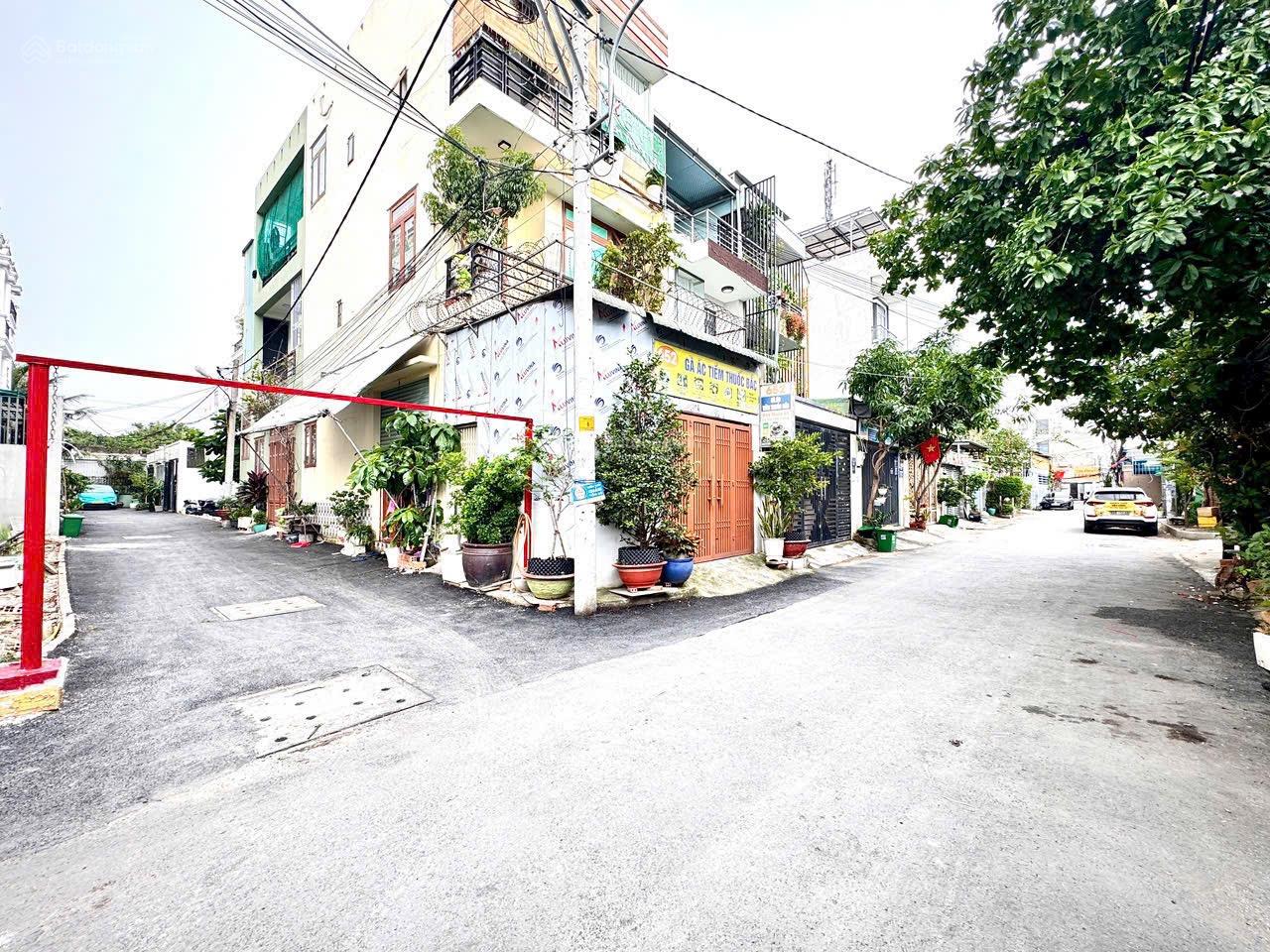 Bán Đất Góc 2 Mặt Tiền Hẻm Quốc Lộ 13, Thủ Đức. Gần Phở Huỳnh Trâm, SHR xây dựng tự do