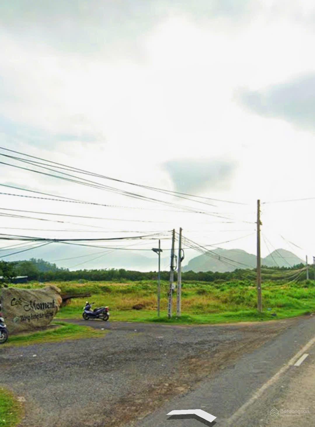 Cần bán đất : 840m² sát Moment Coffee Ninh Ích _ đối diện cổng chào vào Kdl Ba Hồ. Giá : 10 tỷ