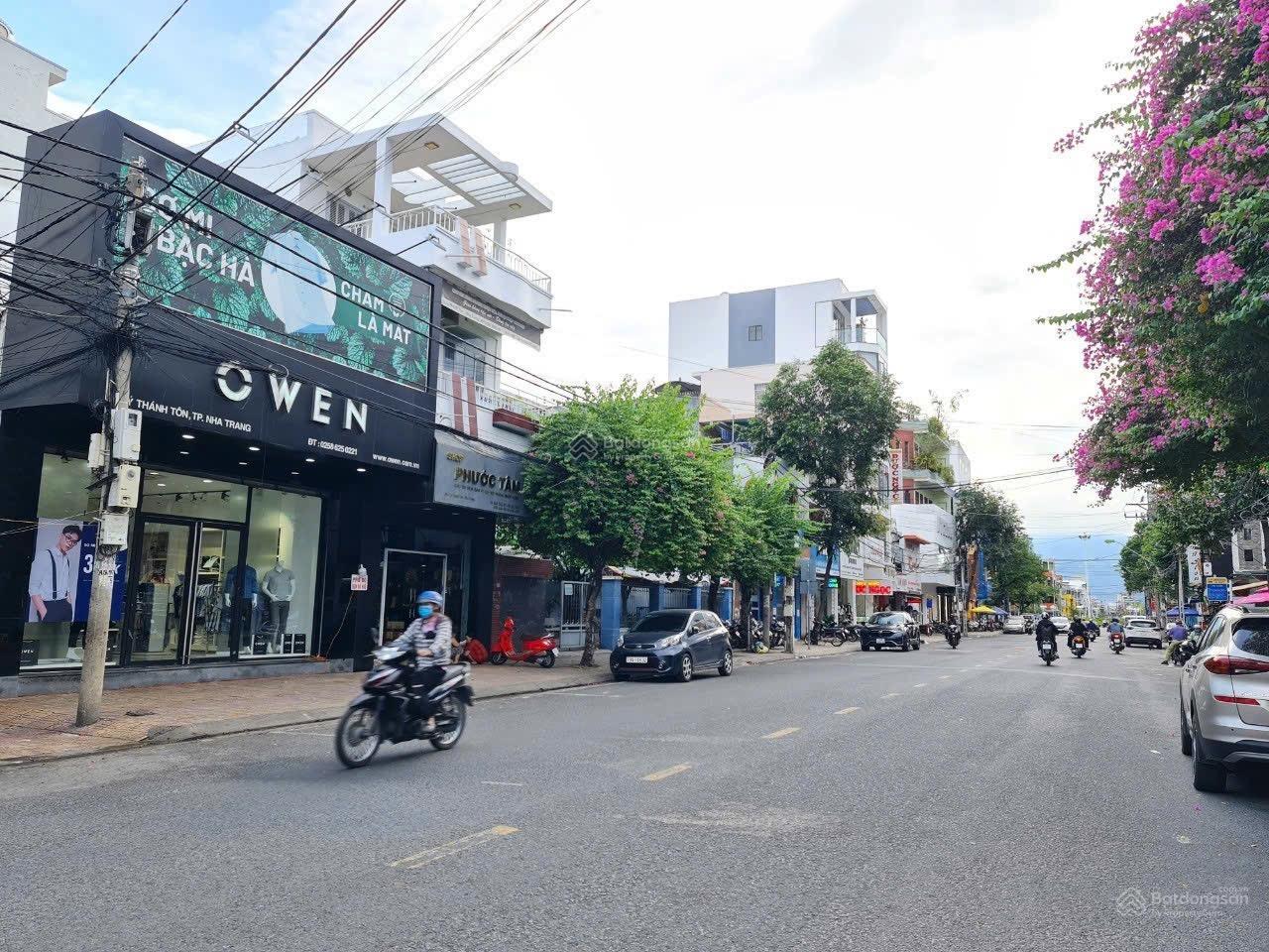 Nhà góc 2 mặt tiền Lý Thánh Tôn, đối diện trường tiểu học Phương Sài. Giá: 28 tỷ