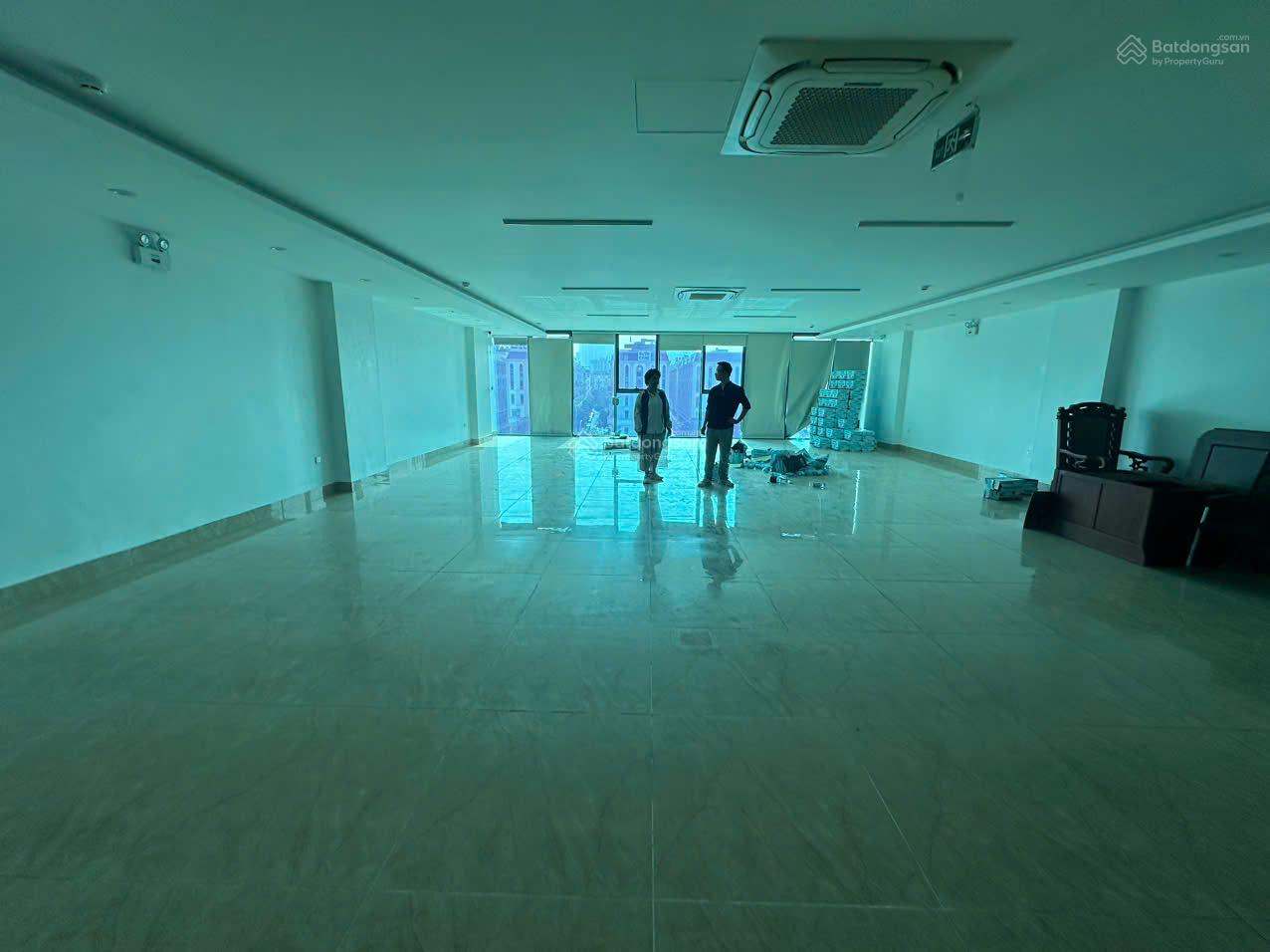 Cho thuê văn phòng Vạn Phúc - ngay ngã tư Vạn Phúc, sàn 150m2/tầng, thông sàn, view thoáng