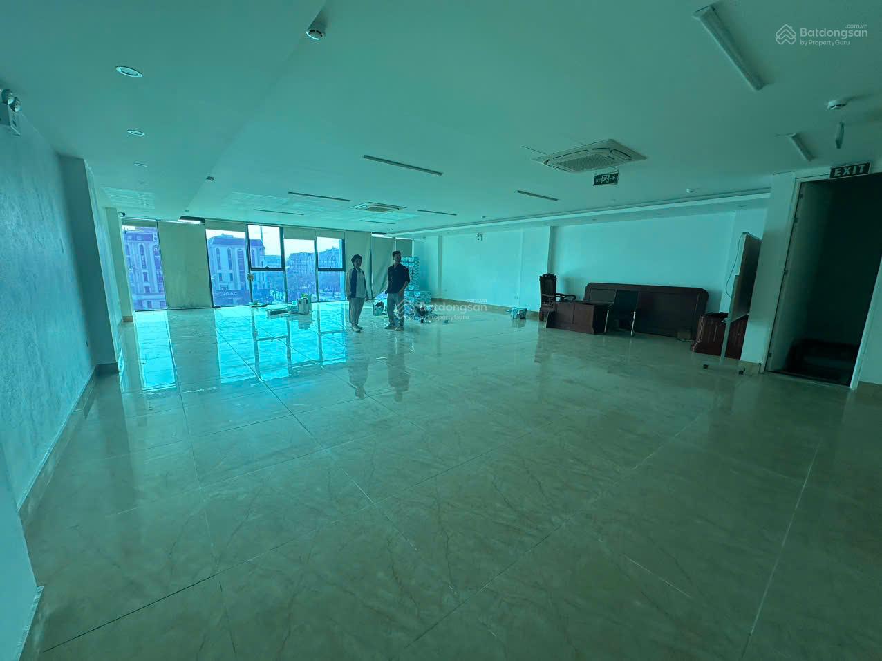 Cho thuê văn phòng Vạn Phúc - ngay ngã tư Vạn Phúc, sàn 150m2/tầng, thông sàn, view thoáng