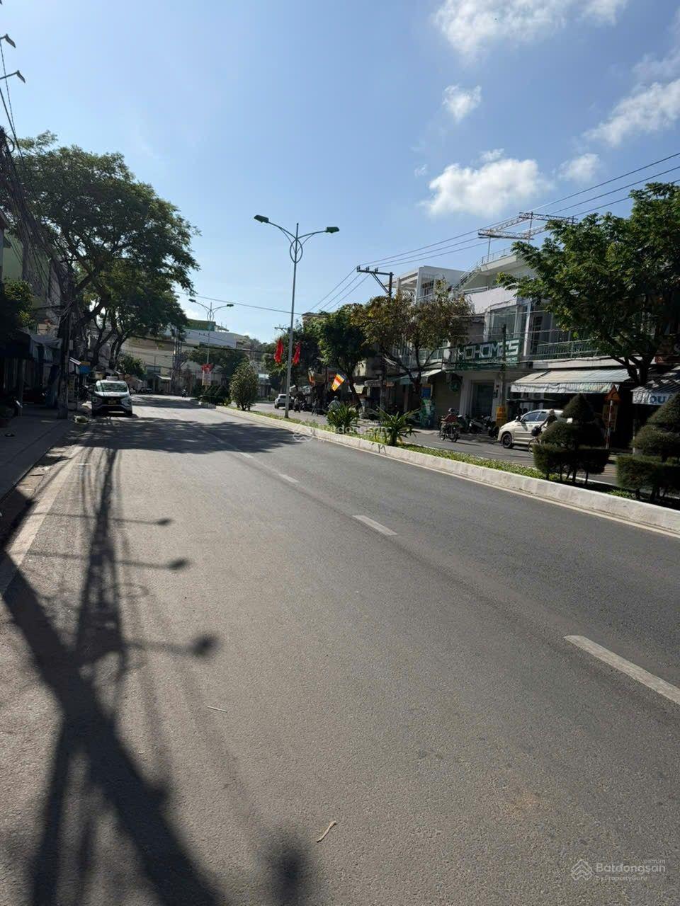 Nhà mặt biển Trần Phú- Ngang gần 10m, Cơ hội đầu tư hiếm có