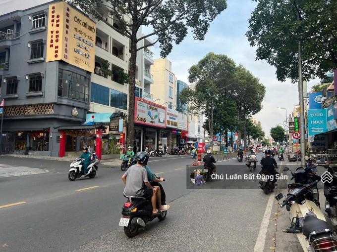 Hạ 5 tỷ. Bán gấp mặt tiền Đinh Tiên Hoàng, Quận 1. DT: 147m2 (7x21m), HĐT: 150tr/th. Giá 35 tỷ