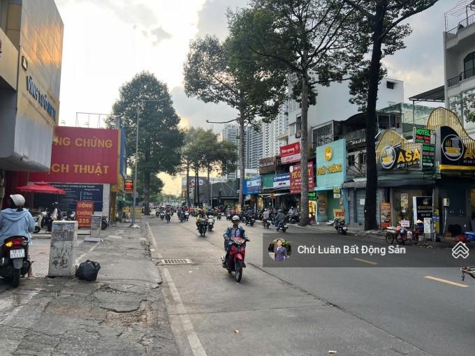 Hạ 5 tỷ. Bán gấp mặt tiền Đinh Tiên Hoàng, Quận 1. DT: 147m2 (7x21m), HĐT: 150tr/th. Giá 35 tỷ