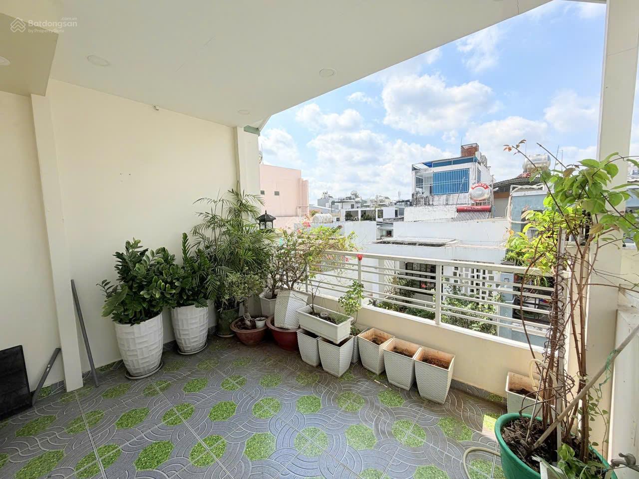 (Tin vui) oto đỗ cửa - Nhà 4 tầng Nguyễn Hồng Đào siêu đẹp ngang 3.9m - DTsàn 66m2, 4 phòng 5.x tỷ