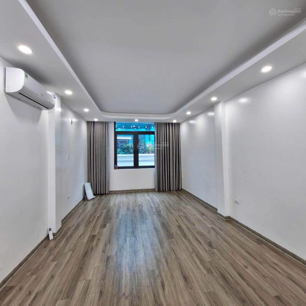 Cho thuê nhà phố Nguyễn Chánh-Cầu Giấy 75m2 x 5 tầng, MT 5m thông sàn ôtô tải đỗ cửa, spa, VP 25tr