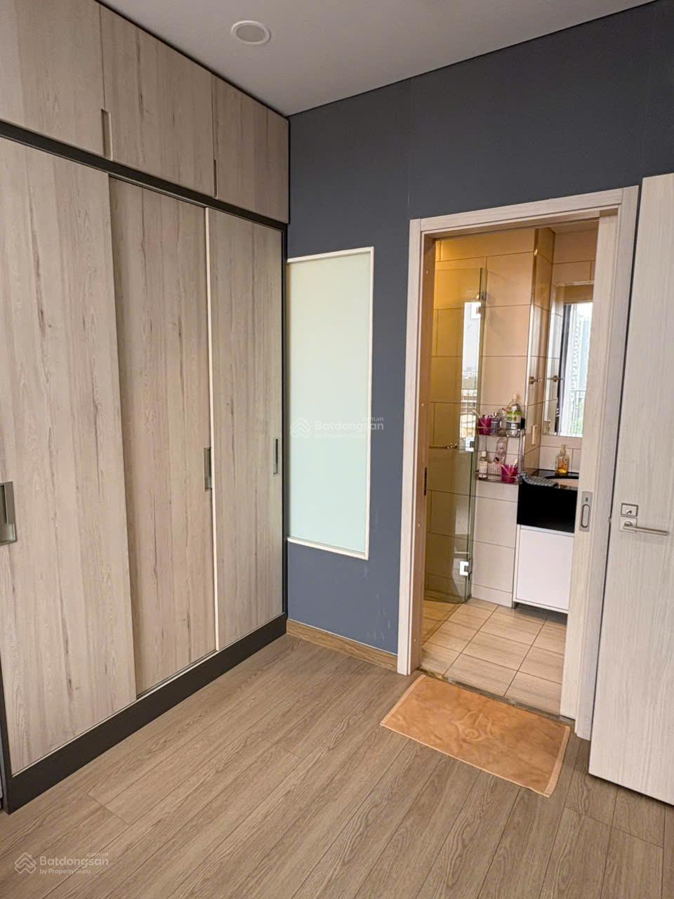 Deal hot- cho thuê 4pn tại dự án Waterina Suites- chỉ 45tr/tháng- full nt cao cấp- vào được liền