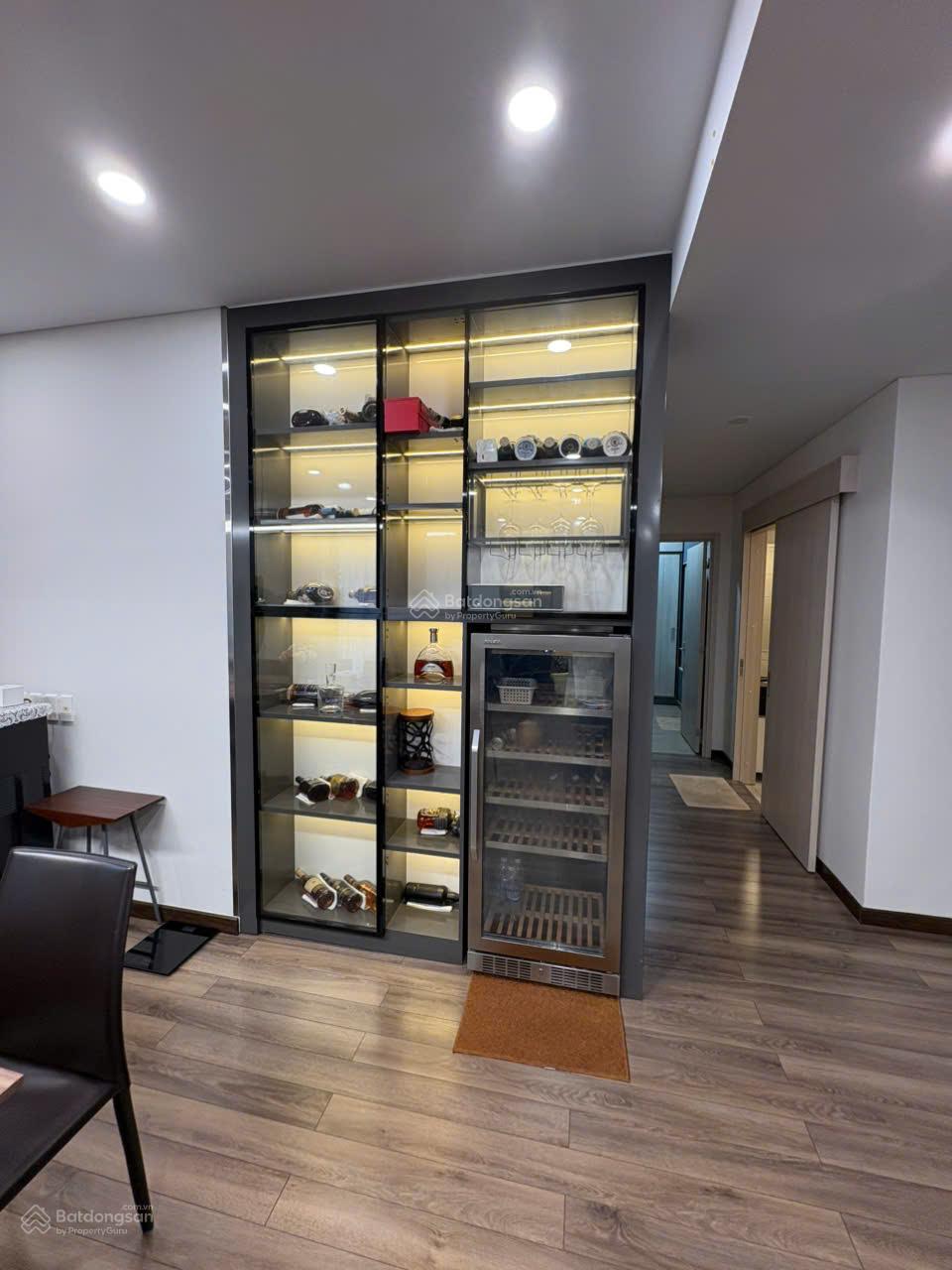 Deal hot- cho thuê 4pn tại dự án Waterina Suites- chỉ 45tr/tháng- full nt cao cấp- vào được liền