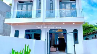 Cho thuê nhà mới 100% 3 phòng ngủ sân 2 ô tô hẻm Lê Hồng Phong gần chợ Phú Hòa