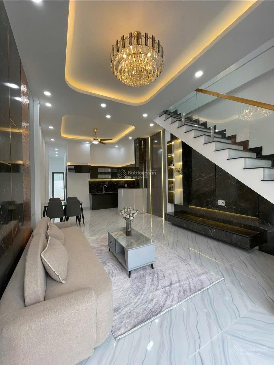 Cho thuê nhà mới 100% 3 phòng ngủ sân 2 ô tô hẻm Lê Hồng Phong gần chợ Phú Hòa