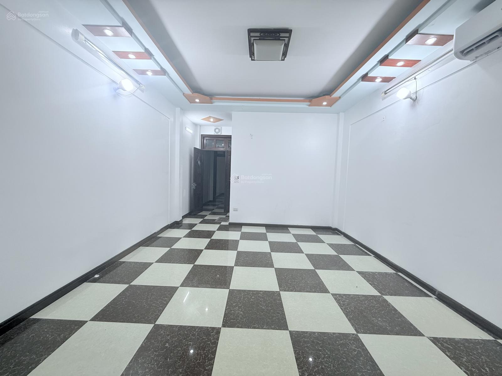 Cho thuê nhà Hồ Tùng Mậu, 80m2, 5 tầng, nhà đẹp, 26Tr