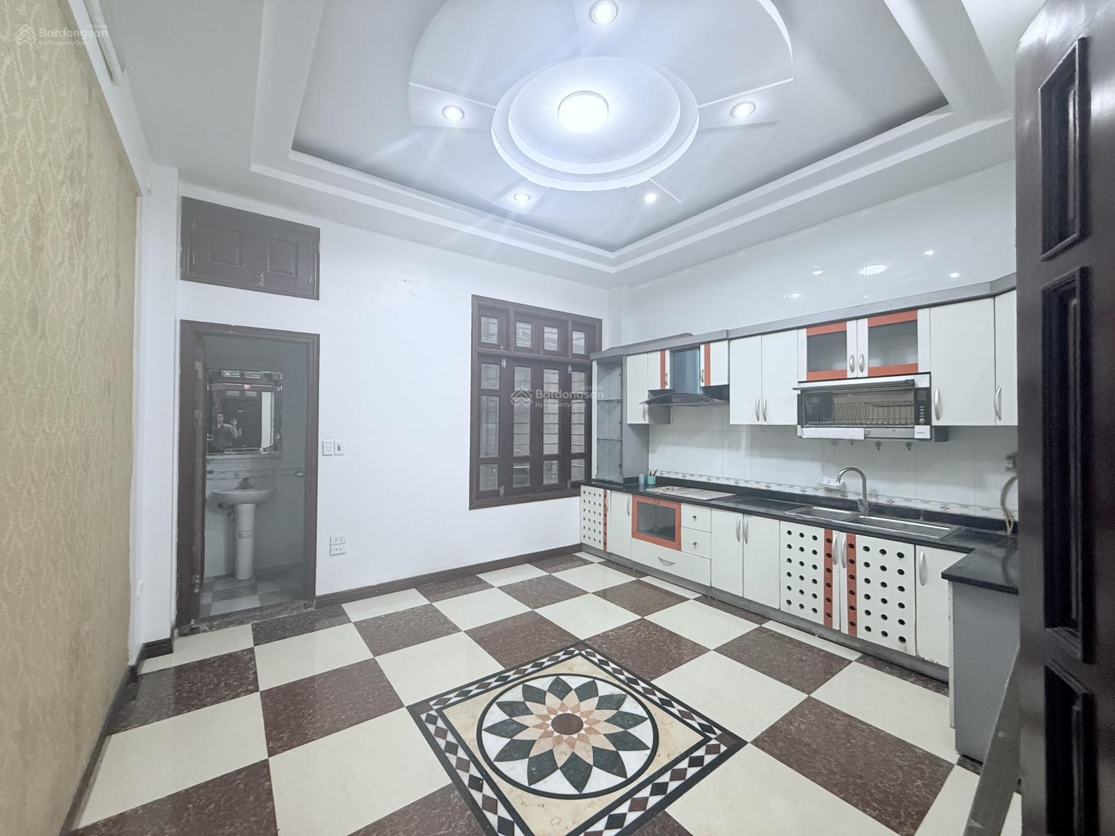 Cho thuê nhà Hồ Tùng Mậu, 80m2, 5 tầng, nhà đẹp, 26Tr